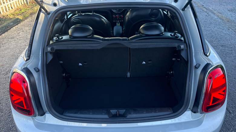 MINI Hatchback 135kW Cooper S Level 3 33kWh 3dr Auto Electric Hatchback